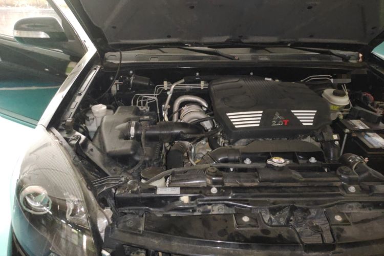 Used Haval H5 Classic 2015 2.0T Manual 4x4 Elite Edition Engine Bay Right