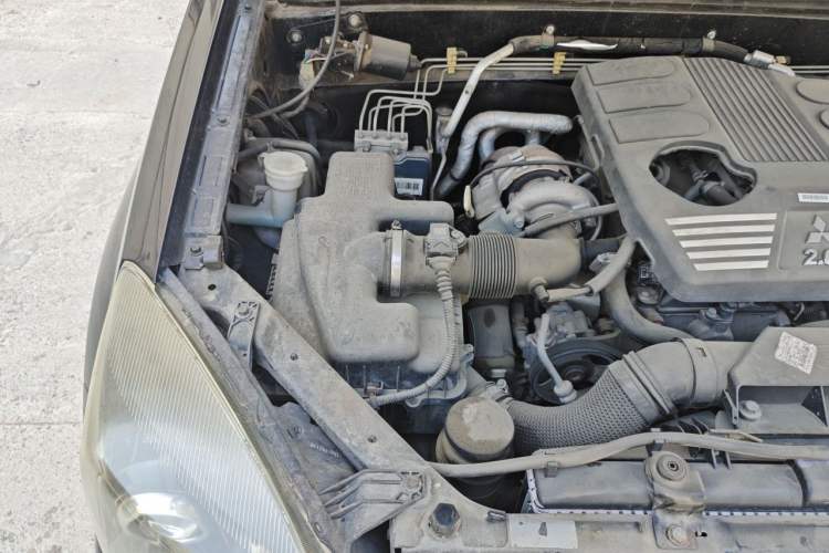 Used Haval H5 Classic 2015 2.0T Manual Two-Wheel Drive Elite Version Engine Bay Right