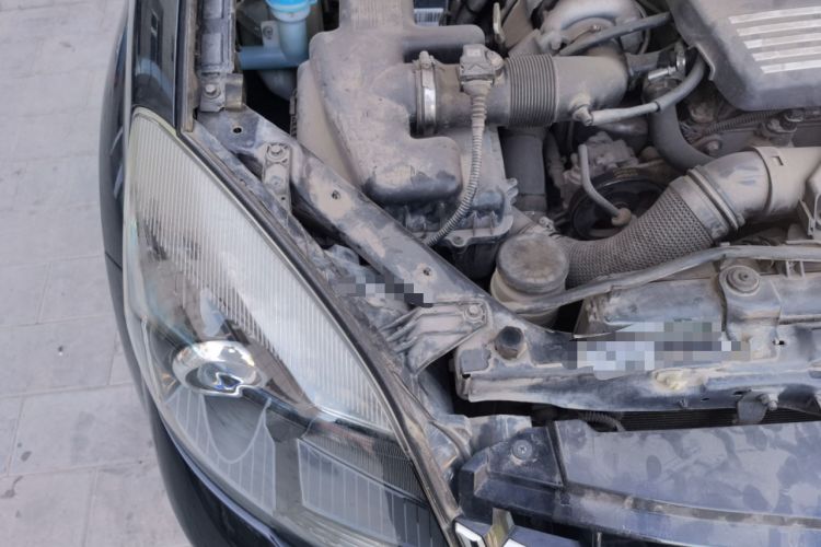 Used Haval H5 Classic 2015 2.0T Manual 4x4 Elite Edition Engine Bay Right