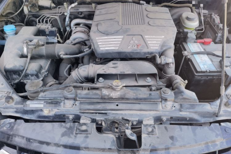 Used Haval H5 Classic 2015 2.0T Manual 4x4 Elite Edition Engine Bay