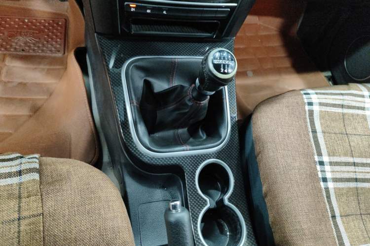 Used Haval H5 Classic 2015 2.0T Manual 4x4 Elite Edition Gear Lever