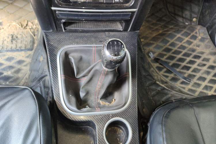 Used Haval H5 Classic 2015 2.0L Manual Two-Wheel Drive Entry-Level Trim Gear Lever