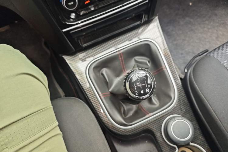 Used Haval H5 Classic 2015 2.0L Manual Two-Wheel Drive Entry-Level Trim Gear Lever