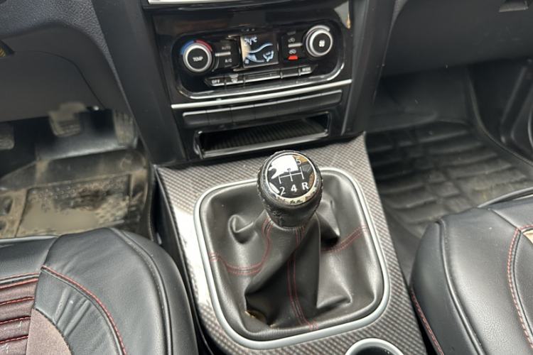 Used Haval H5 Classic 2015 2.0L Manual Two-Wheel Drive Entry-Level Trim Gear Lever
