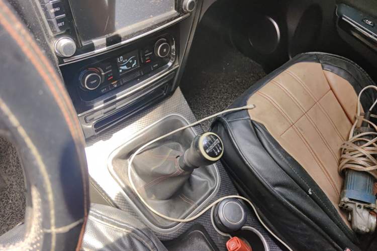 Used Haval H5 Classic 2015 2.0T Diesel Manual Two-Wheel Drive Entry-Level Version Gear Lever