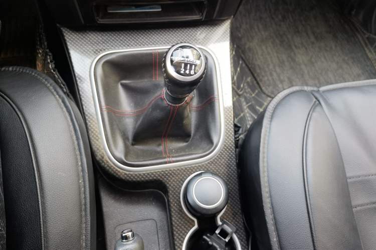 Used Haval H5 Classic 2015 2.0T Manual 4x4 Elite Edition Gear Lever