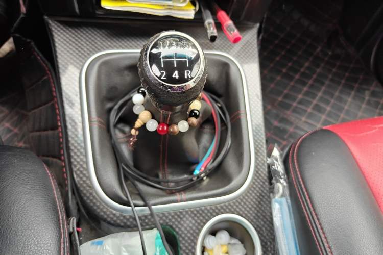 Used Haval H5 Classic 2015 2.0L Manual Two-Wheel Drive Entry-Level Trim Gear Lever