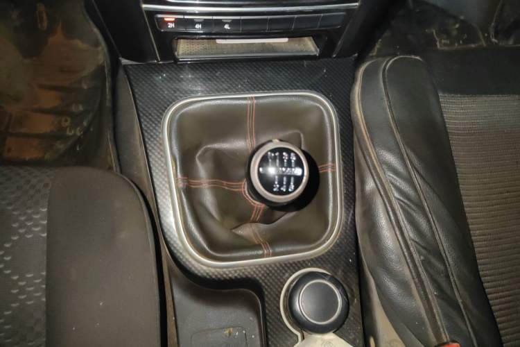 Used Haval H5 Classic 2015 2.0T Diesel Manual 4x4 Ambition Model Gear Lever