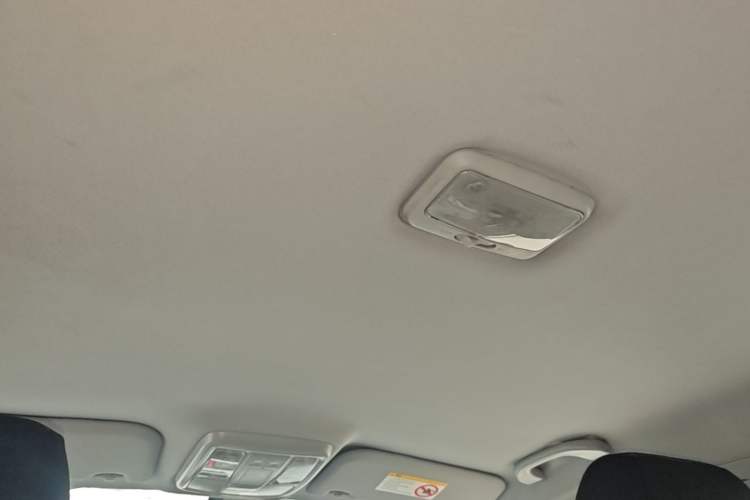 Used Haval H5 Classic 2015 2.0L Manual Two-Wheel Drive Entry-Level Trim Headliner