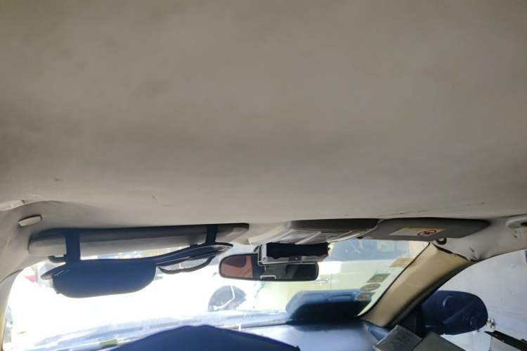 Used Haval H5 Classic 2015 2.0T Diesel Manual Two-Wheel Drive Entry-Level Version Headliner