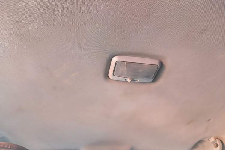 Used Haval H5 Classic 2015 2.0T Diesel Manual Two-Wheel Drive Entry-Level Version Headliner