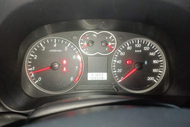 Used Haval H5 Classic 2015 2.0L Manual Two-Wheel Drive Entry-Level Trim Instrument Cluster