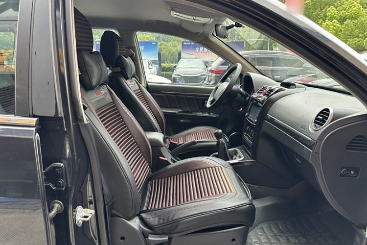 Used Haval H5 Classic 2015 2.0L Manual Two-Wheel Drive Entry-Level Trim Interior 1