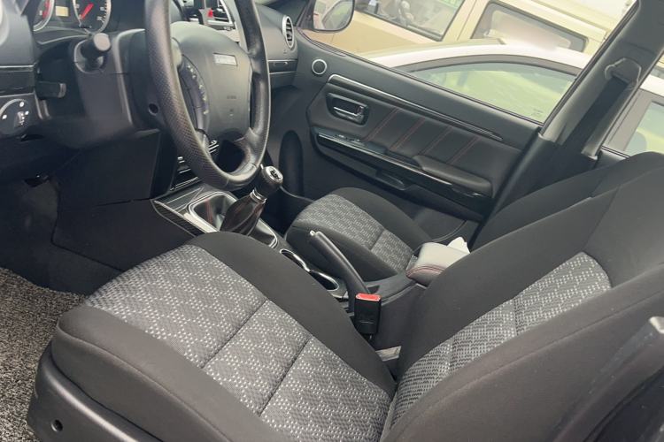 Used Haval H5 Classic 2015 2.0L Manual Two-Wheel Drive Entry-Level Trim Interior 1
