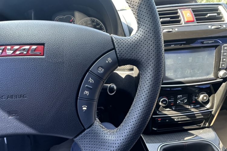 Used Haval H5 Classic 2015 2.0T Manual 4x4 Elite Edition Interior 11