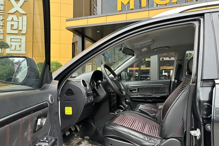 Used Haval H5 Classic 2015 2.0L Manual Two-Wheel Drive Entry-Level Trim Interior 4
