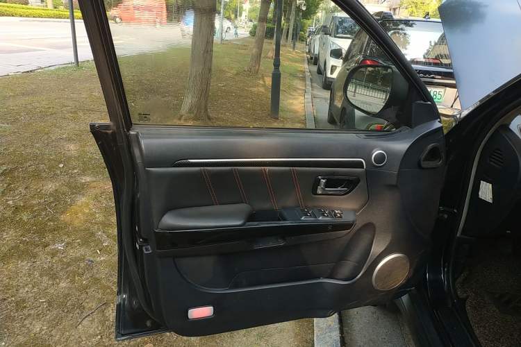 Used Haval H5 Classic 2015 2.0T Manual Two-Wheel Drive Advanced Version Left Front Door Interior
