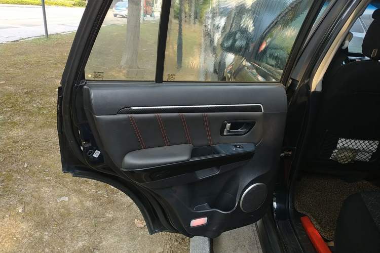 Used Haval H5 Classic 2015 2.0T Manual Two-Wheel Drive Advanced Version Left Rear Door Interior