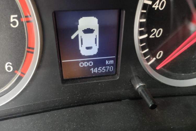 Used Haval H5 Classic 2015 2.0T Diesel Manual Two-Wheel Drive Entry-Level Version Odometer Close Up