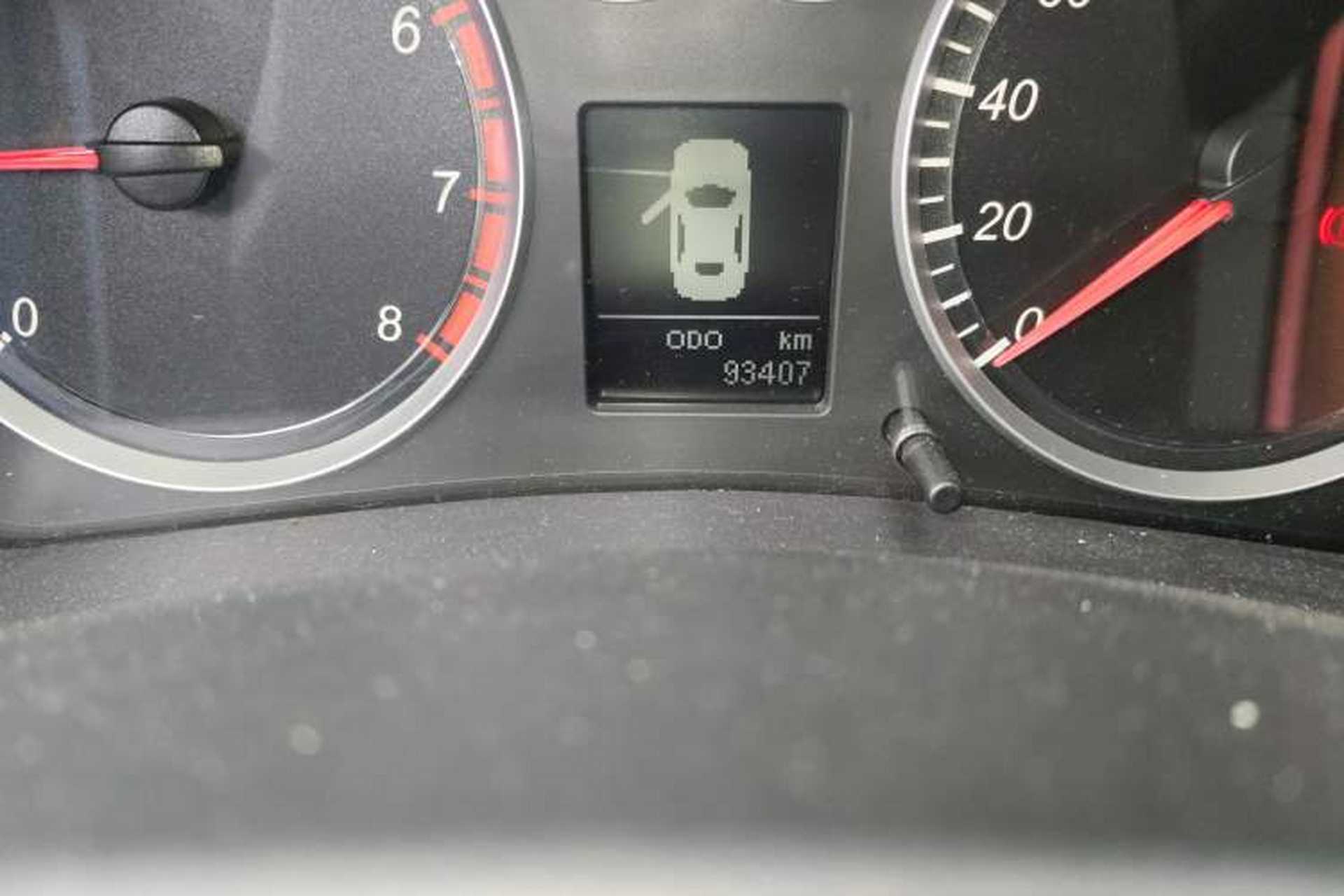 Used Haval H5 Classic 2015 2.0T Manual Two-Wheel Drive Elite Version Odometer Close Up