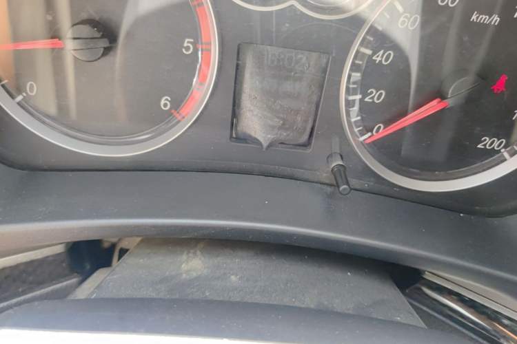 Used Haval H5 Classic 2015 2.0T Diesel Manual Two-Wheel Drive Entry-Level Version Odometer Close Up