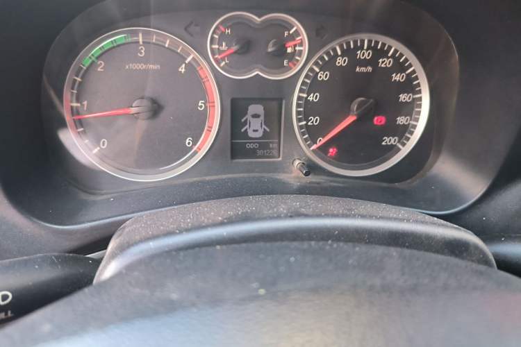 Used Haval H5 Classic 2015 2.0T Diesel Manual Two-Wheel Drive Entry-Level Version Odometer Close Up