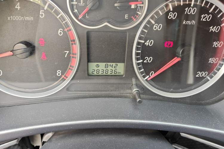 Used Haval H5 Classic 2015 2.0L Manual Two-Wheel Drive Entry-Level Trim Odometer Close Up