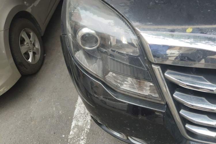 Used Haval H5 Classic 2015 2.0L Manual Two-Wheel Drive Entry-Level Trim Right Front Headlight