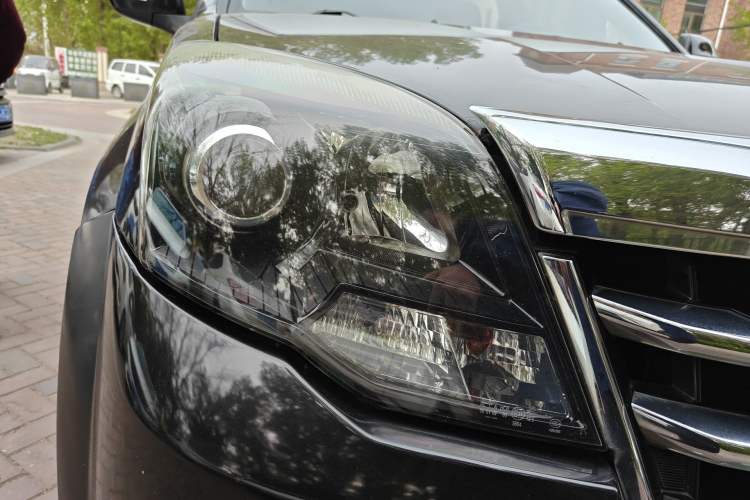 Used Haval H5 Classic 2015 2.0L Manual Two-Wheel Drive Entry-Level Trim Right Front Headlight