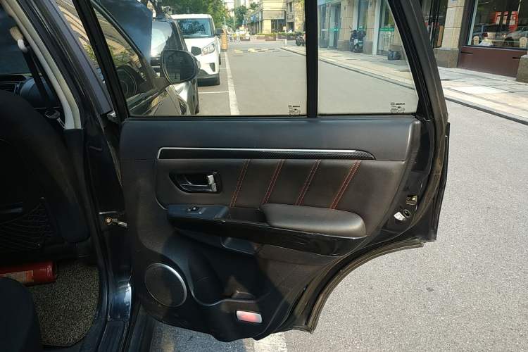 Used Haval H5 Classic 2015 2.0T Manual Two-Wheel Drive Advanced Version Right Rear Door Interior