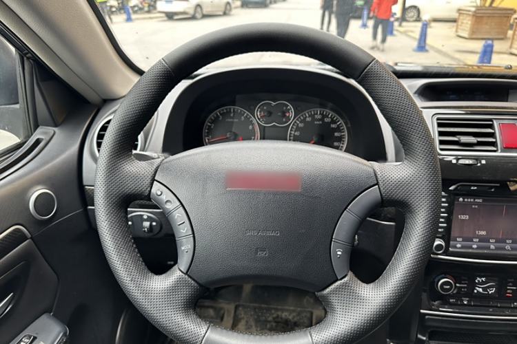 Used Haval H5 Classic 2015 2.0L Manual Two-Wheel Drive Entry-Level Trim Steering Wheel
