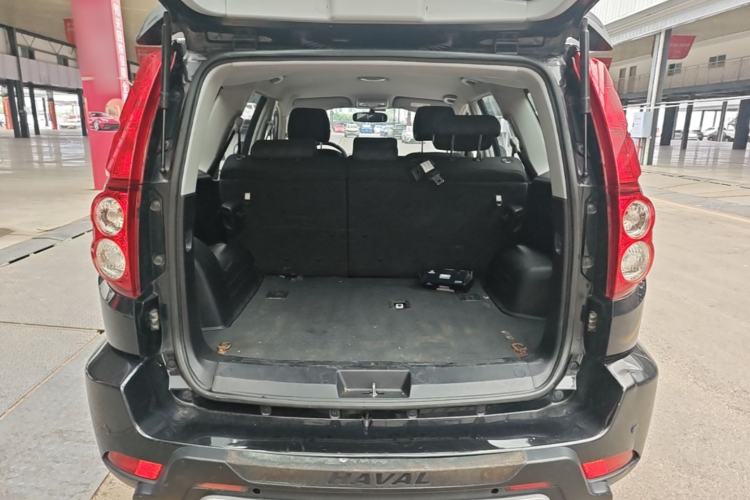 Used Haval H5 Classic 2015 2.0L Manual Two-Wheel Drive Entry-Level Trim Trunk