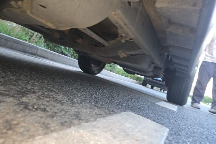 Used Haval H5 Classic 2015 2.0T Manual Two-Wheel Drive Elite Version Chassis Front Left