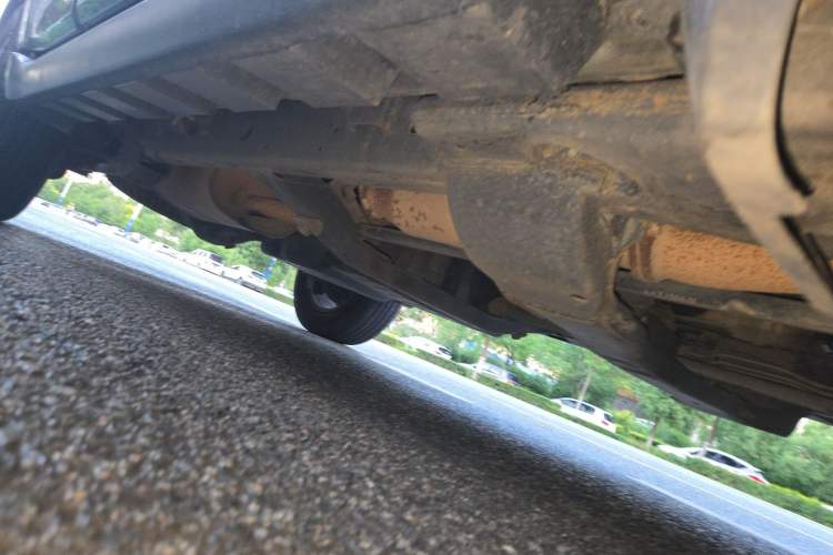 Used Haval H5 Classic 2015 2.0T Manual Two-Wheel Drive Elite Version Chassis Front Right