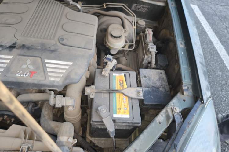 Used Haval H5 Classic 2015 2.0T Manual Two-Wheel Drive Elite Version Engine Bay Left