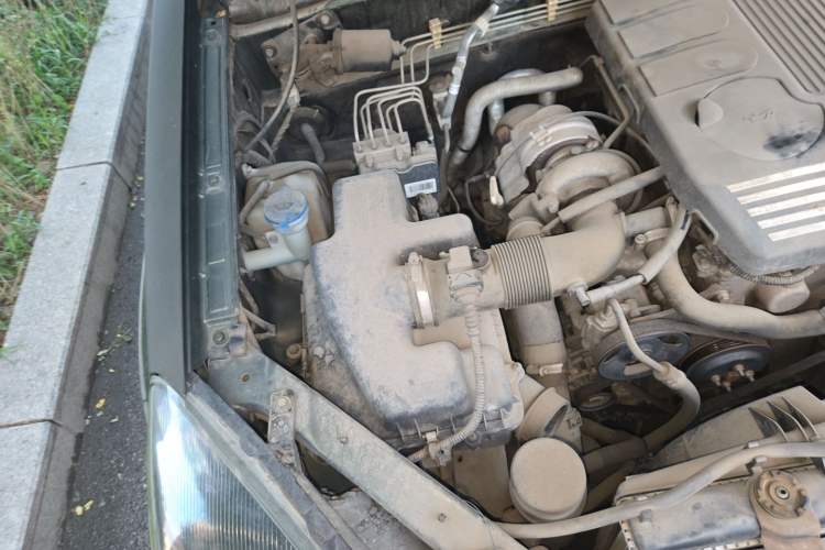Used Haval H5 Classic 2015 2.0T Manual Two-Wheel Drive Elite Version Engine Bay Right
