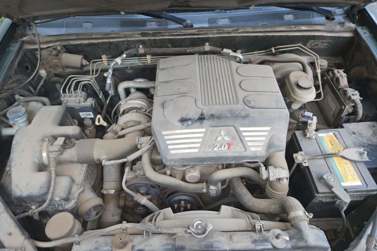 Used Haval H5 Classic 2015 2.0T Manual Two-Wheel Drive Elite Version Engine Bay