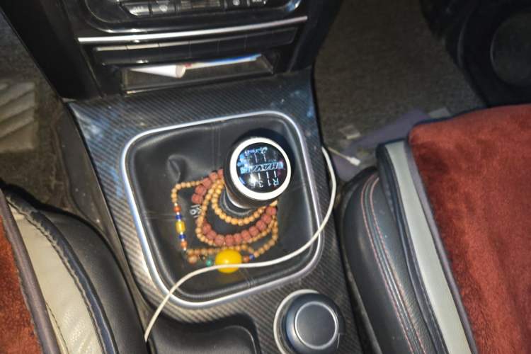 Used Haval H5 Classic 2015 2.0T Manual Two-Wheel Drive Elite Version Gear Lever