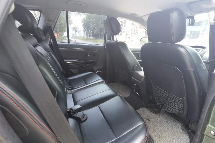 Used Haval H5 Classic 2015 2.0T Diesel Automatic Two-Wheel Drive Advanced Version Interior 1