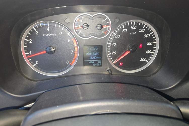 Used Haval H5 Classic 2015 2.0T Manual Two-Wheel Drive Elite Version Odometer Close Up