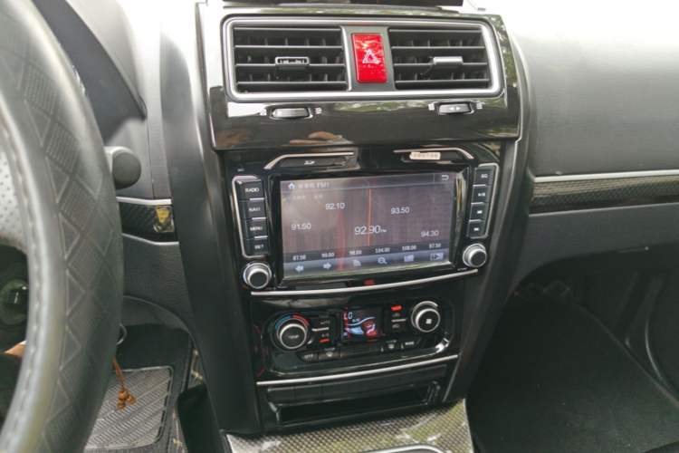 Used Haval H5 Classic 2015 2.0T Manual Two-Wheel Drive Elite Version Audio And AC Panel