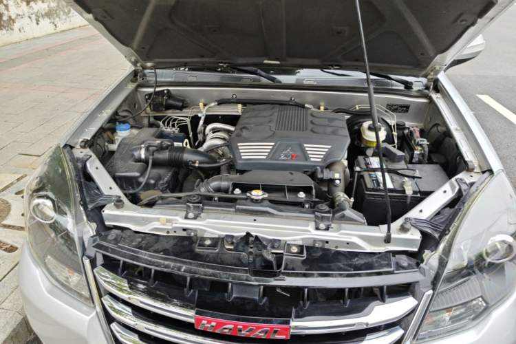 Used Haval H5 Classic 2015 2.0T Manual Two-Wheel Drive Elite Version Engine Bay