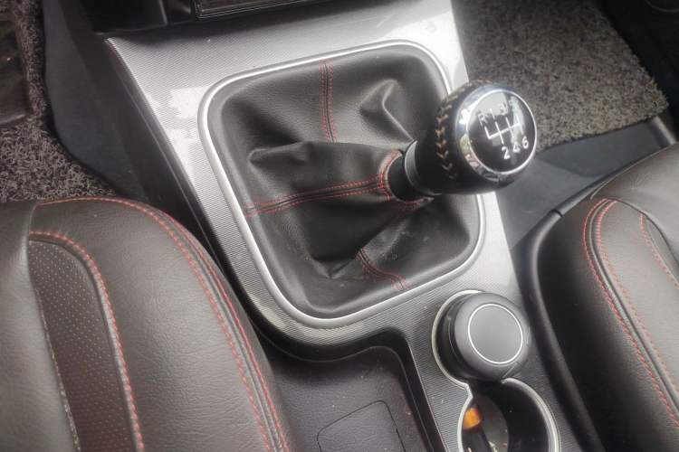 Used Haval H5 Classic 2015 2.0T Manual 4x4 Prestige Version Gear Lever