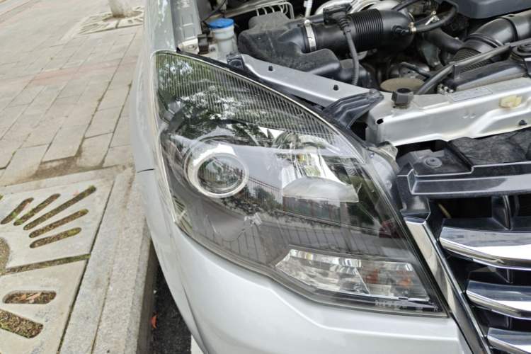 Used Haval H5 Classic 2015 2.0T Manual Two-Wheel Drive Elite Version Right Front Headlight