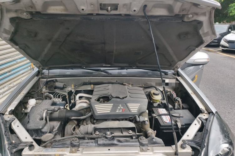 Used Haval H5 Classic 2015 2.0T Manual 4x4 Prestige Version Engine Bay