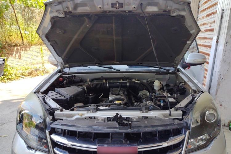 Used Haval H5 Classic 2015 2.0L Manual Two-Wheel Drive Entry-Level Trim Engine Bay