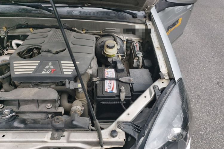 Used Haval H5 Classic 2015 2.0T Manual 4x4 Prestige Version Engine Bay Left