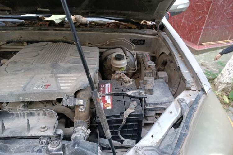Used Haval H5 Classic 2015 2.0T Manual 4x4 Advanced Trim Engine Bay Left