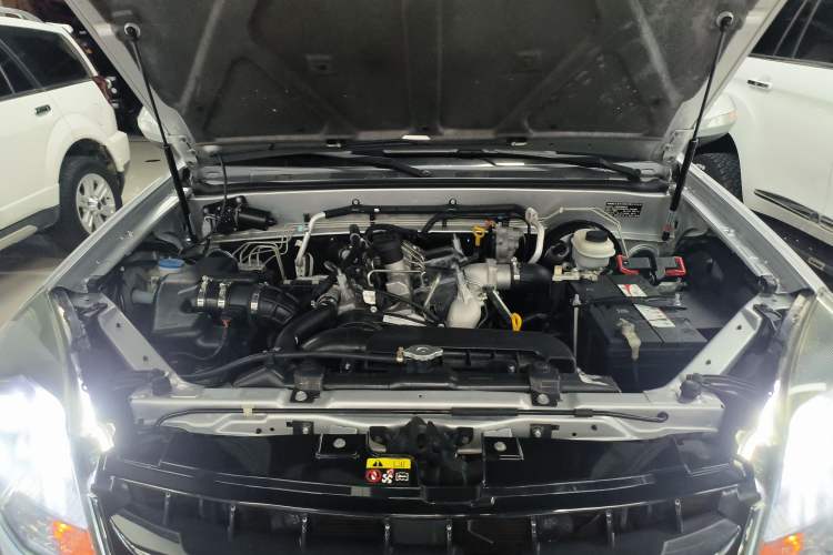 Used Haval H5 Classic 2015 2.0T Diesel Automatic All-Wheel Drive Elite Model Engine Bay