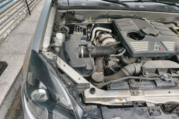 Used Haval H5 Classic 2015 2.0T Manual 4x4 Prestige Version Engine Bay Right